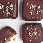 schnittpralinen-mit-milchschokolade-und-erdnuessen-150x150