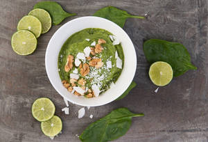 rezept-wake-up-matchabowl-mit-avocado