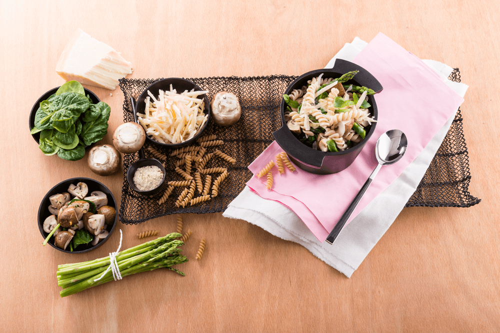 One-Pot-Pasta von Naturata mit grünem Spargel und Pilzen