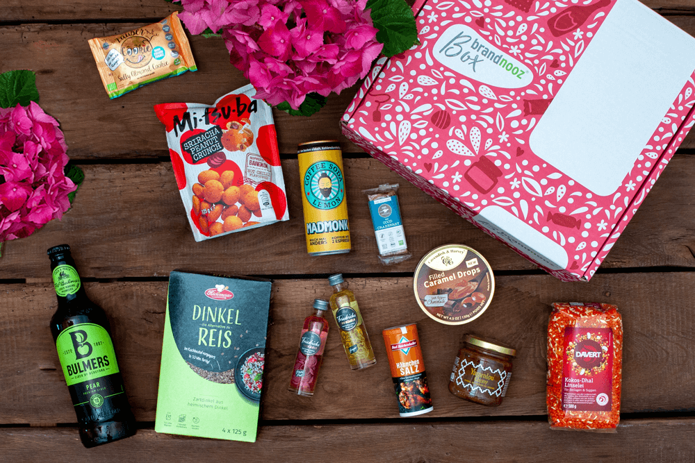 brandnooz Genuss Box Mai mit Erfrischungsgetränken,Dinkelreis und Linsen, gesunden Snacks und Süßigkeiten