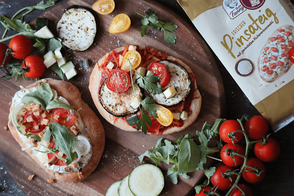 Tante Fanny Pinsa Teig mit verschiedenem Belag