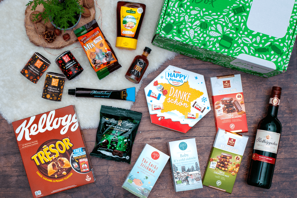 Die brandnooz Winterzauber Box mit vielen weihnachtlichen Getränken, Snacks und Neuentdeckungen