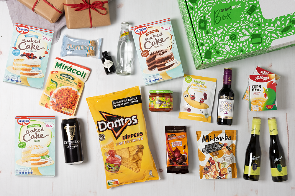 brandnooz Classic Box Dezember 2021 mit vielen Snacks, Wein, Backmischung, Past u.v.M.