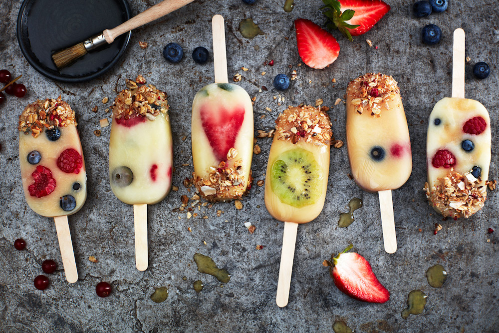 Frühstücks-Eis am Stiel aus God Morgon® Saft, Obst und Cerealien