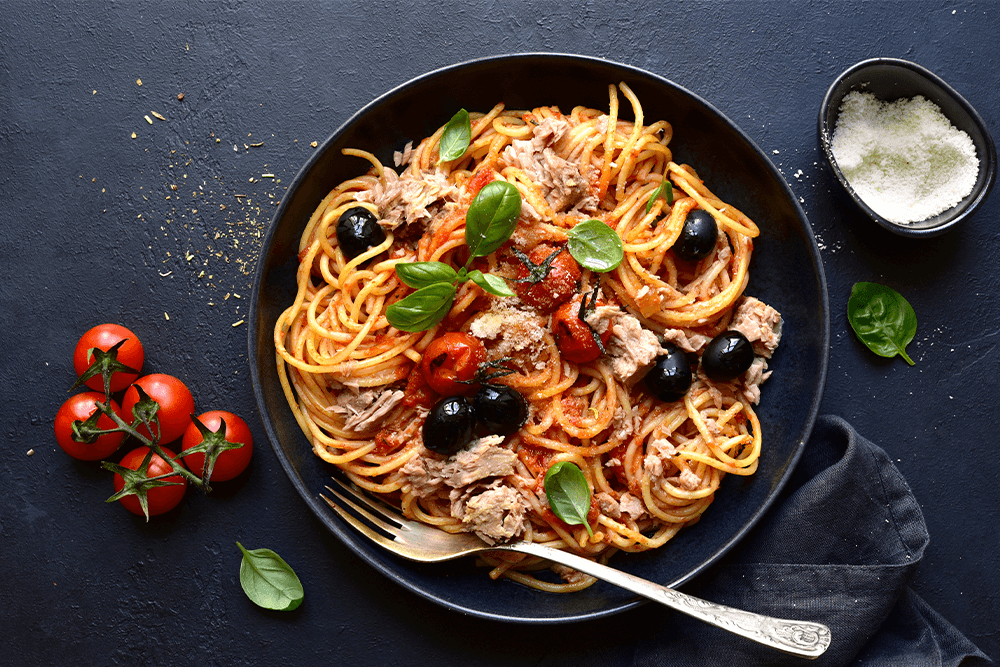 Pasta mit Thunfisch und Oliven